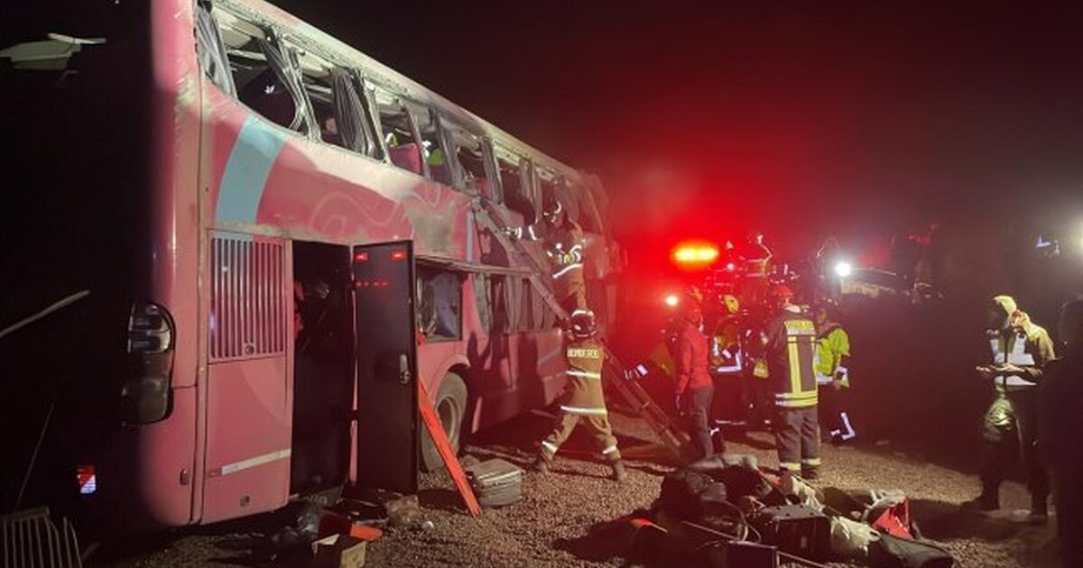 Volcamiento de bus en Ruta 160 deja un fallecido y 27 heridos en la ...